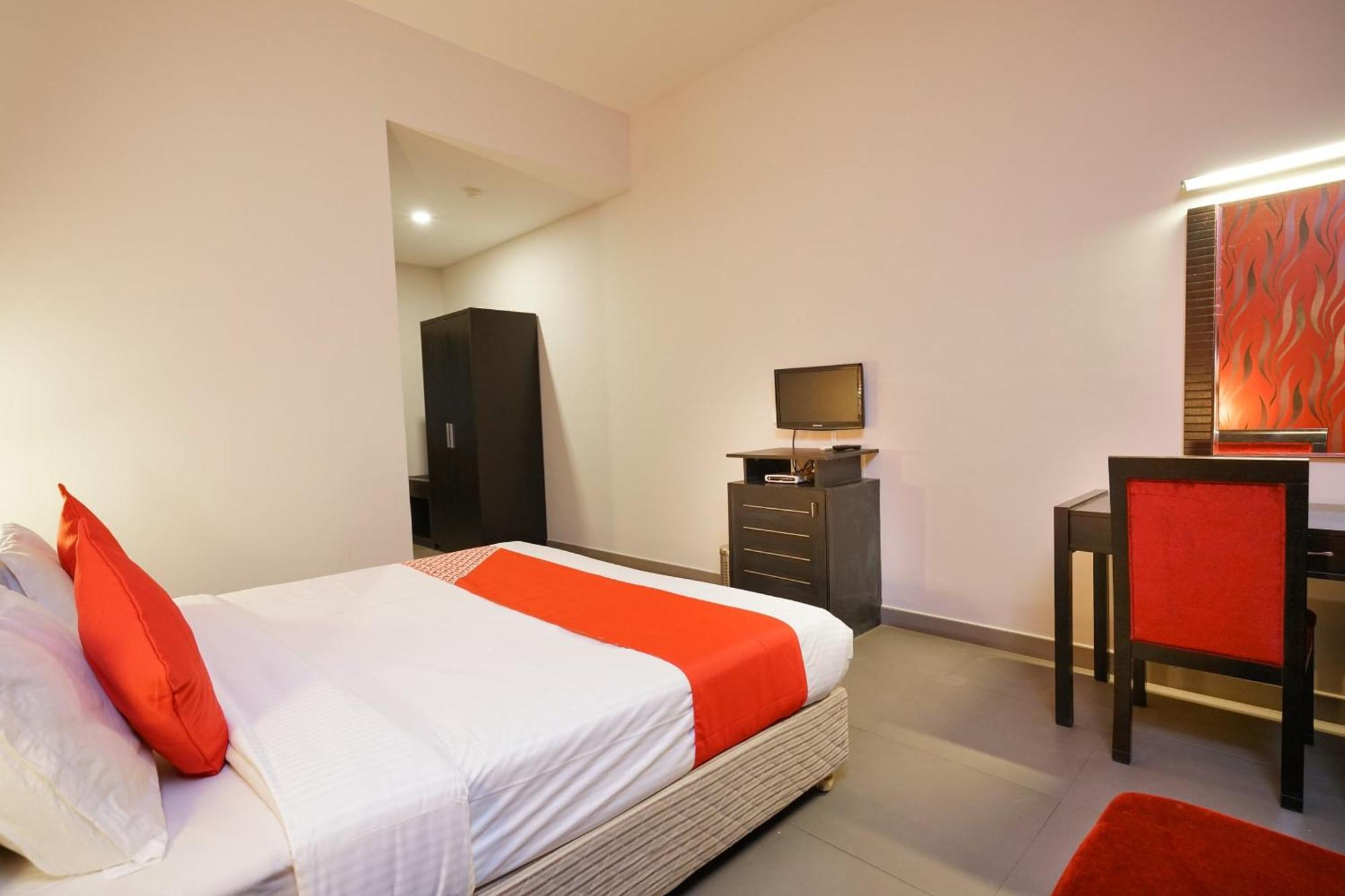 Super Townhouse Mookkannoor Tourist Home Angamali Exterior foto