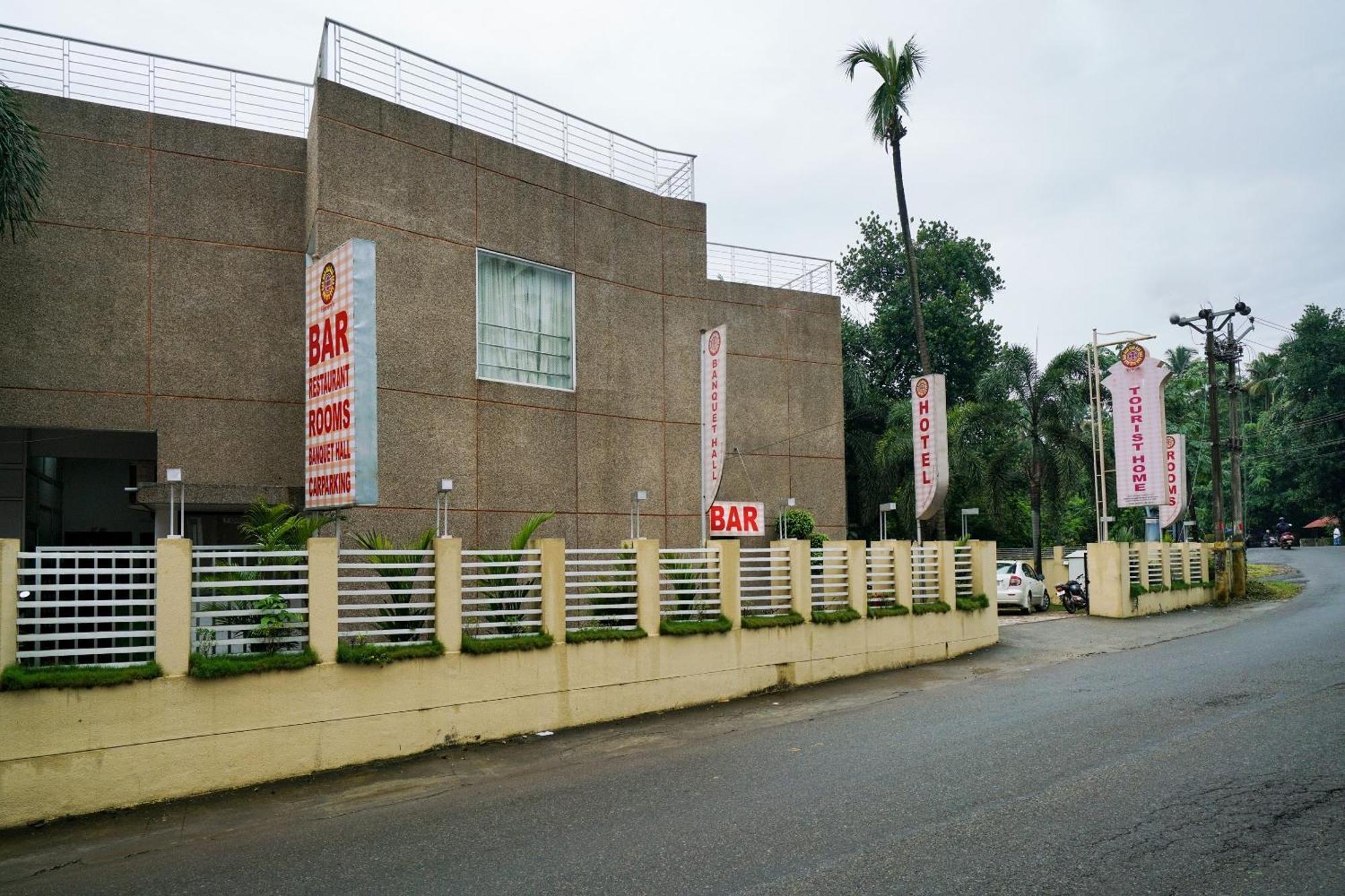 Super Townhouse Mookkannoor Tourist Home Angamali Exterior foto