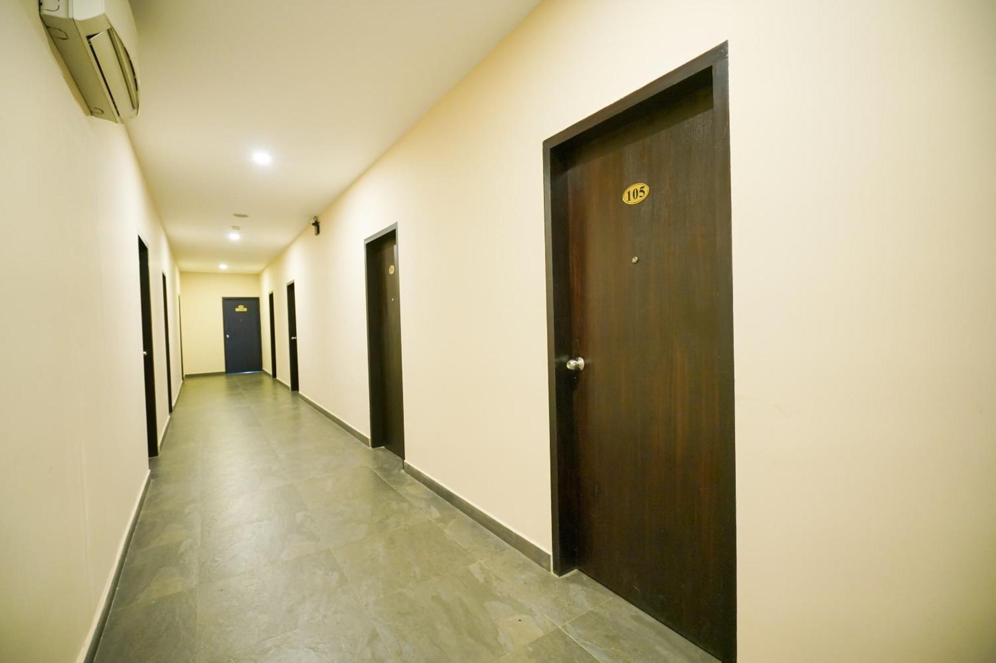 Super Townhouse Mookkannoor Tourist Home Angamali Exterior foto
