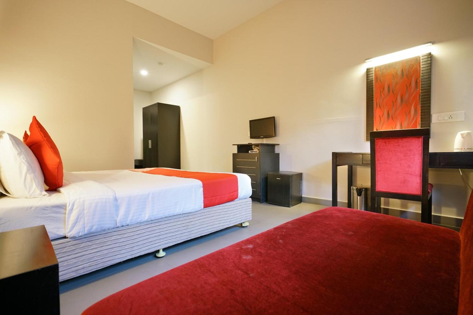 Super Townhouse Mookkannoor Tourist Home Angamali Exterior foto
