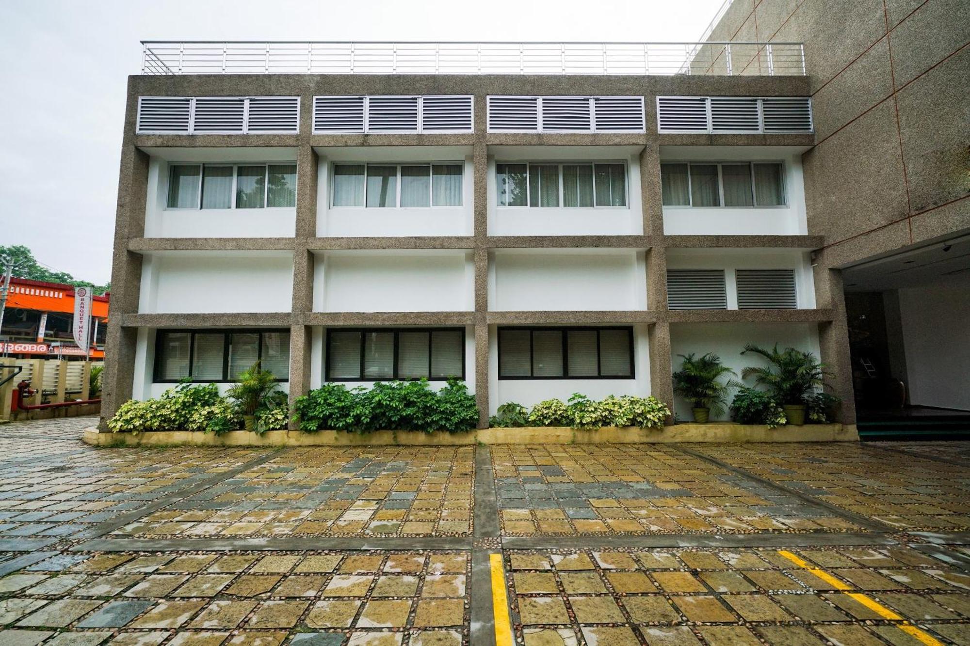 Super Townhouse Mookkannoor Tourist Home Angamali Exterior foto